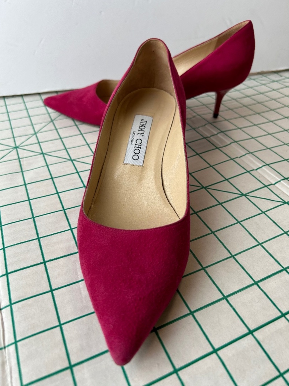 Jimmy Choo size 7.5 eu 37 1/2 Amelia Shoes Kitten pink suede heels *flaws